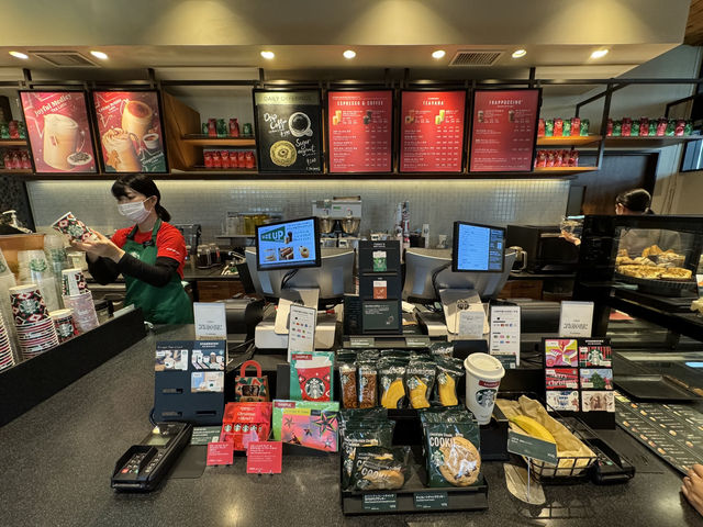 🌿 Starbucks at Ohori Park – Coffee, Calm & a Scenic Stroll