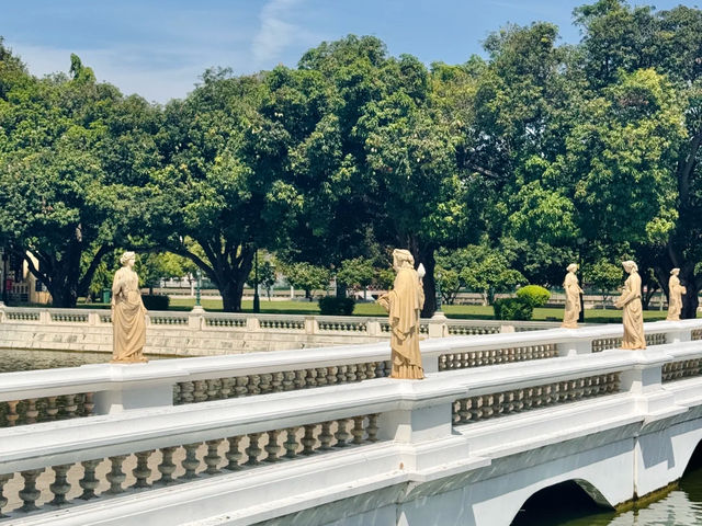 Thailand's Bang Pa-In Royal Palace: The Perfect Setting for 100 Thai Dramas! 👑🎬