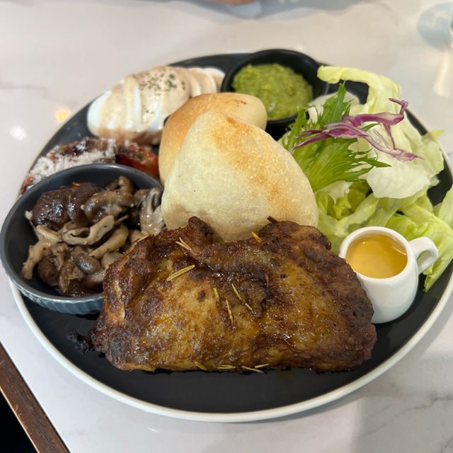 📸 宜蘭最美早午餐？Resort Brew Coffee Co. 光影滿分、飽足感欠奉的小貴系咖啡館