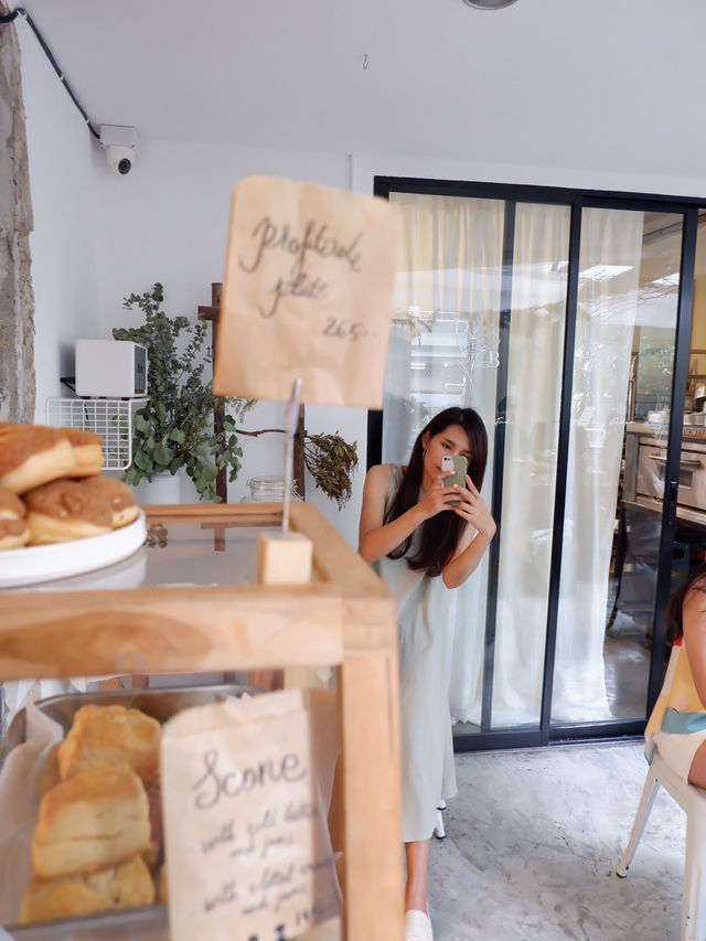 Unbirthday cafe : คาเฟ่สุดฮิตย่านสุขุมวิท