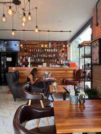 Grow High: Island Breakfast Spot
