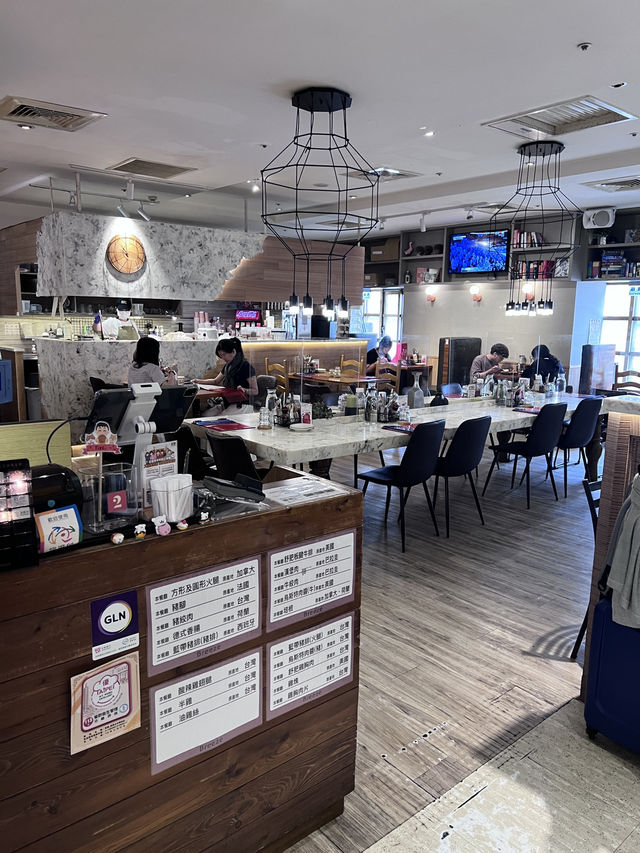 ［台北食記］Second Floor 貳樓微風台北車站店-來吃吃看貳樓最近為什麼那麼夯🍝