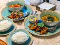 พามากินอาหารไทย ในมื้อกลางวัน