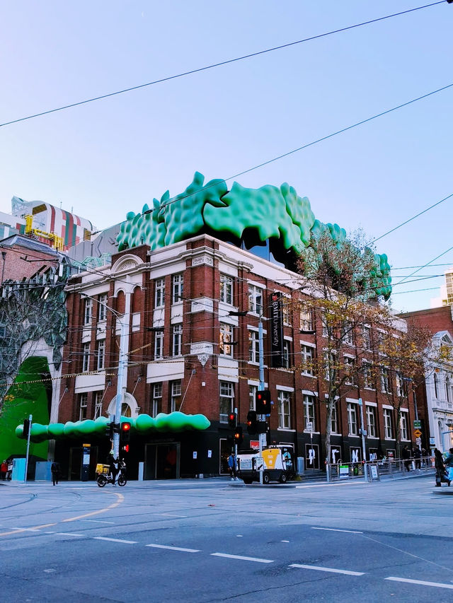 Melbourne Unlocked: A Solo Traveler’s Guide to Coffee, Street Art & Hidden Laneways
