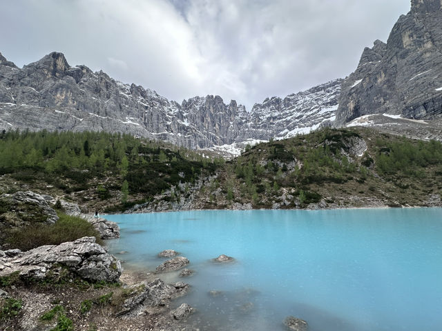 Lago di Sorapis – The Hidden Turquoise Lake of the Dolomites 🇮🇹🏞️