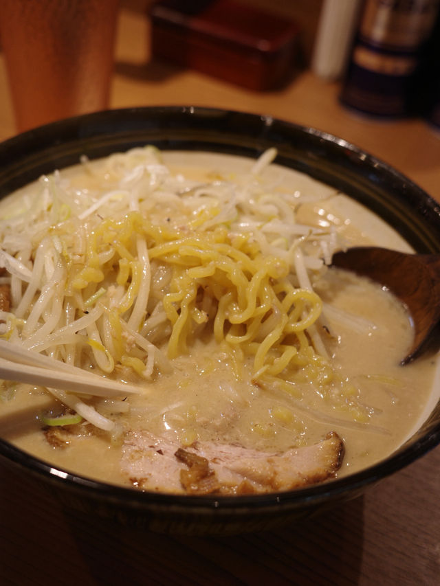 【東京駅 八重洲口】東京ラーメン横丁内の味噌ラーメン専門店、いと井