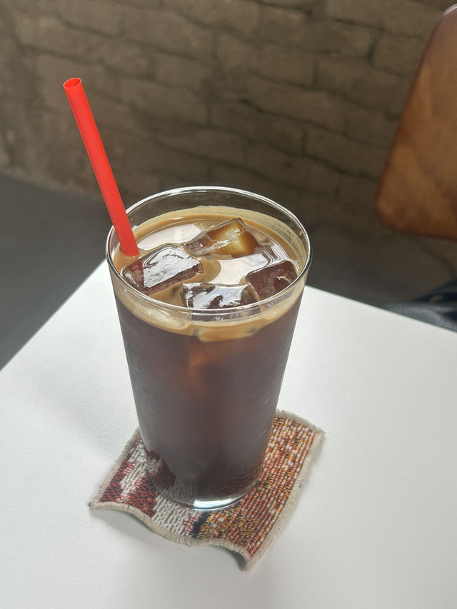 🌿 힙한 그린 감성 가득, 하이퍼마켓 카페