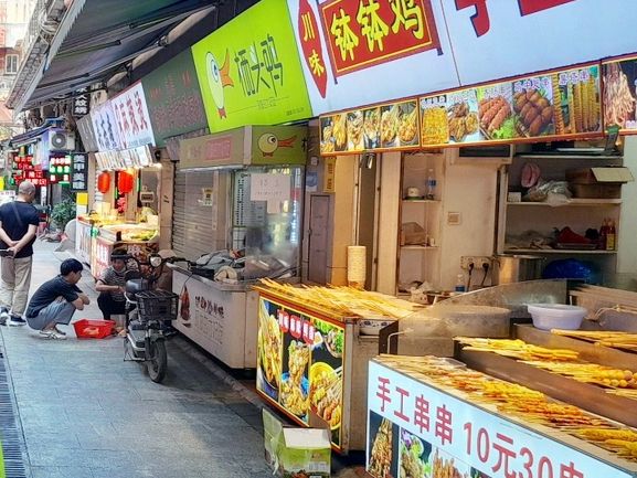 Shangxiajiu Pedestrian Street: Guangzhou’s Retro Runway