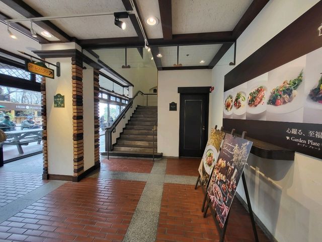 徜徉花卉饗宴與異國情趣的香氛仙境：神戶布引香草園