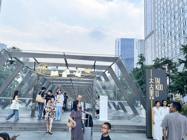 🛍️✨ Chengdu Taikoo Li 太古里 | Where Tradition Meets Trend