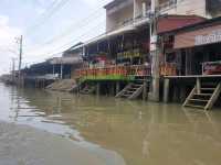 Amphawa Floating Market (Near Bangkok)