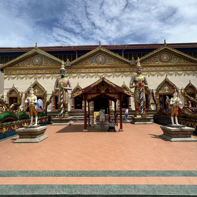 Solo Traveler's Guide to Wat Chayamangkalaram: Penang's Reclining Buddha Temple** 🏯✨