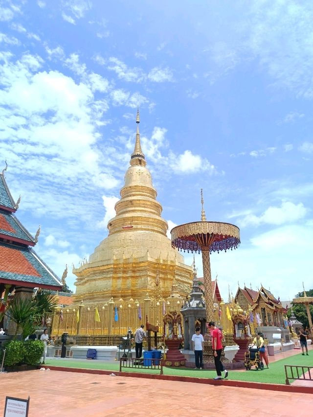พระธาตุหริภุญชัย...จังหวัดลำพูน