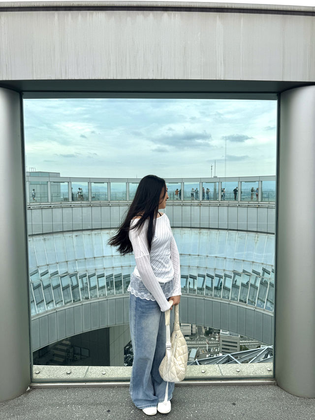 จุดชมวิวกลางเมืองโอซาก้า Umeda Sky Building