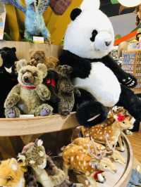 樂園中的精品店很多特別可愛的公仔🐯🦁🐻🐮
