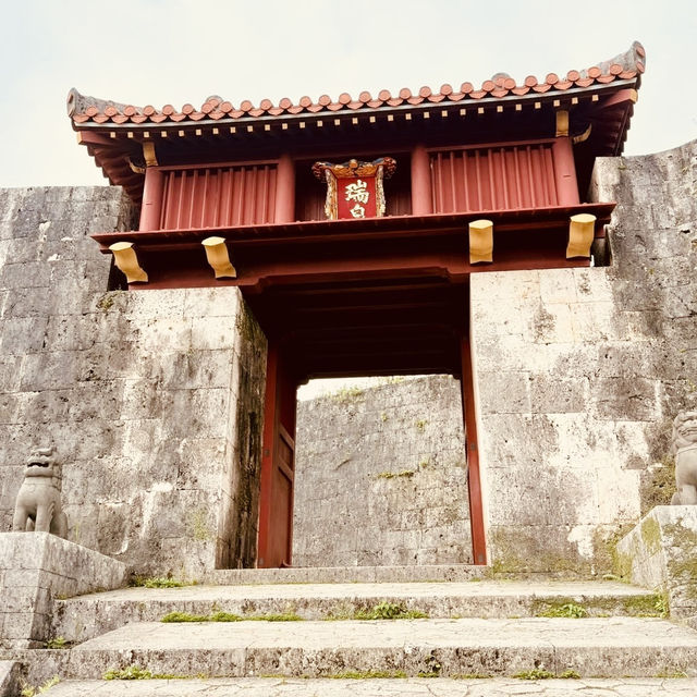 Shuri Castle: A Solo Traveler’s Journey Through Ryukyu Kingdom Splendor"** 🏯🌺
