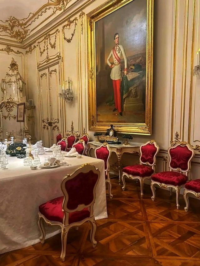 Hietzing, Vienna: Where Royal Elegance Meets Peaceful Living 👑