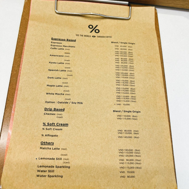 คาเฟ่ในตึกใหญ่ย่านโฮจิมินห์ The Cafe Apartments