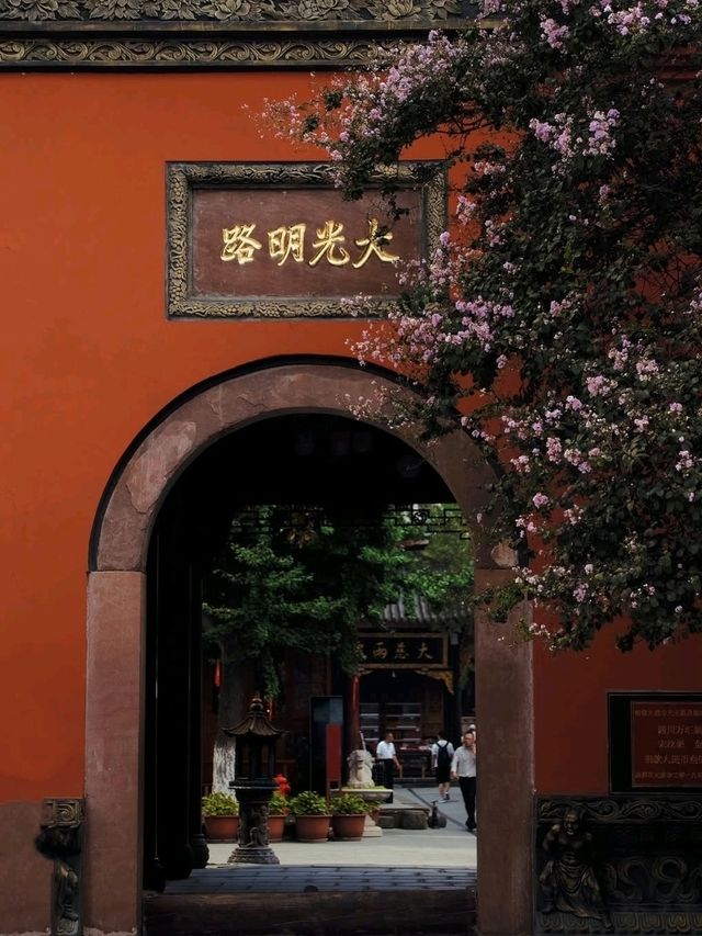 🇨🇳✨ “2 Days in Chengdu: Pandas, Spices & Teahouse Vibes Under $200”