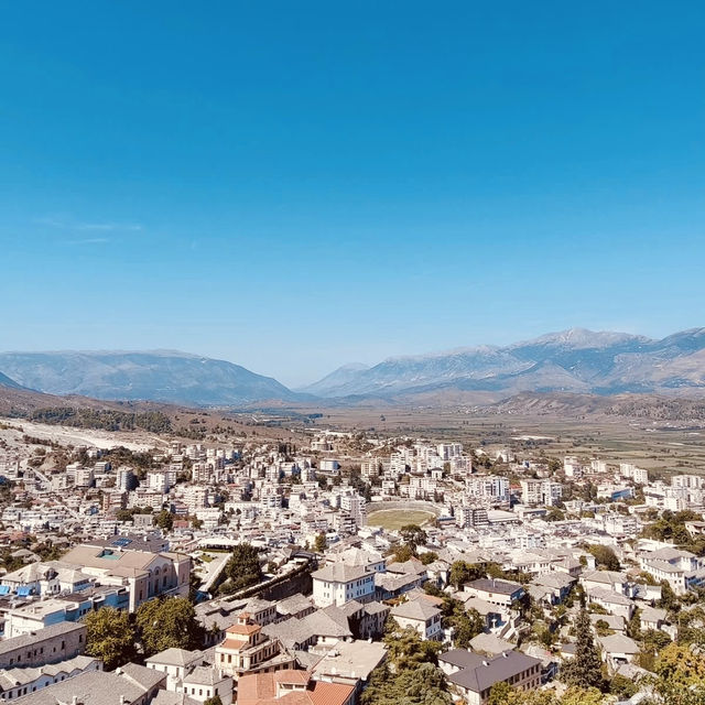 🏰✨ Solo Time Traveler’s Dream: Gjirokastër Castle – Albania’s Stone Giant 🏰✨ Solo Time Traveler’s Dream: Gjirokastër Castle – Albania’s Stone Giant