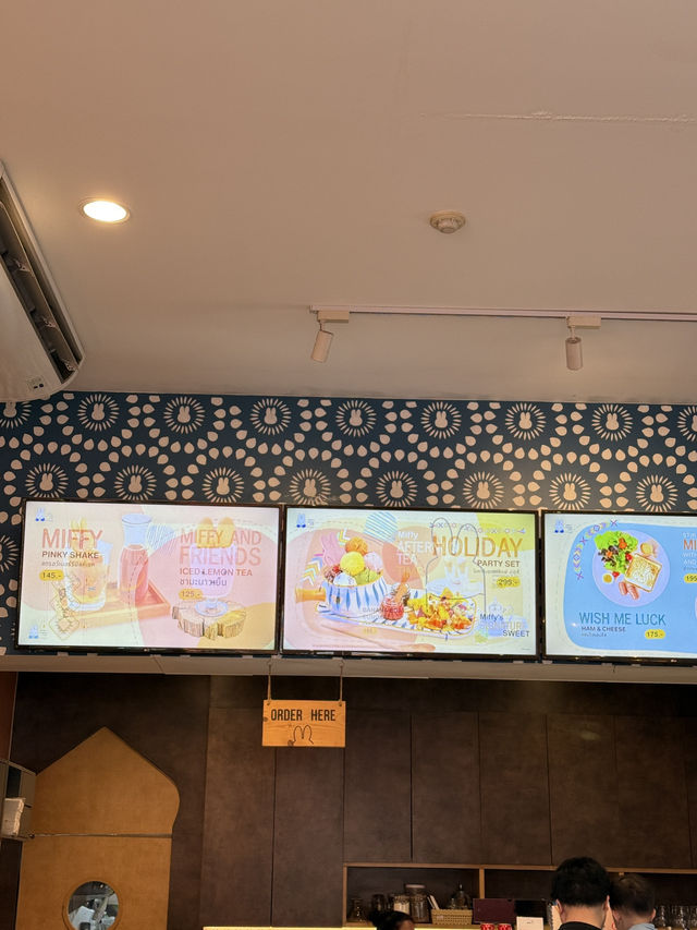 Miffy's Voyage Café Camel Republic