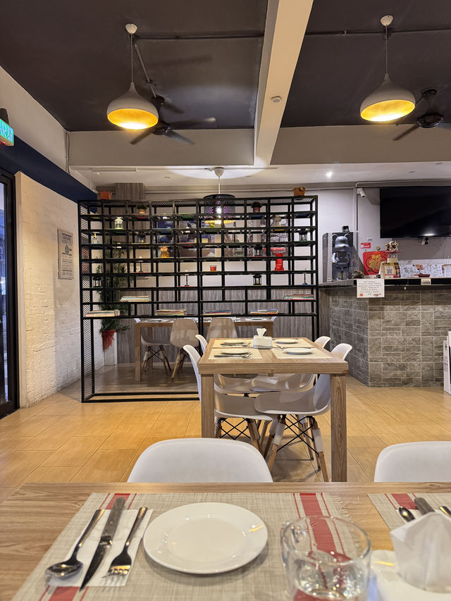 A Cozy Spot for Western Food Lovers