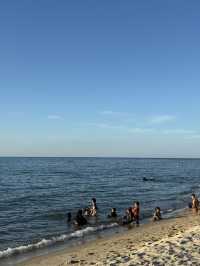 หาดสะกอมริมถนนใหญ่ น้ำสวยใสสะอาด 🌊