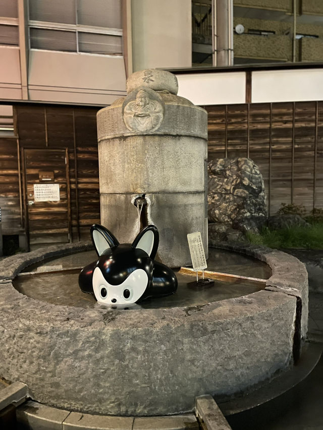 坊ちゃんのキャラクターのショー 道後温泉 放生園のシンボル