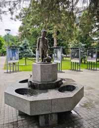 城市靈魂的一角，綠意與藝術共存的街頭花園#水晶花園（Crystal Garden）-Sofia Bulgaria