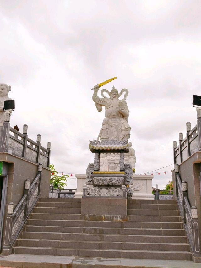 Discover Tangkak Temple Statue Storytime⛅