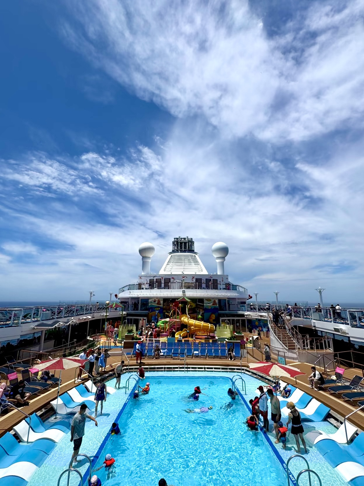 📅 Tanggal: 1–5 Oktober
🛏️ Jenis Kamar: Kabin Balkon Tengah Kapal 13242

🧳 Daftar Periksa Sebelum Keberangkatan
Perlengkapan Tidur: Dua set seprai
Barang sekali pakai:
✅ Sandal lipat  ✅ Pakaian dalam  ✅ Handuk mandi
❌ Baskom lipat (opsional jika membawa pakaian cukup)
✅ Penutup & bantalan dudukan toilet
Perlengkapan mandi:
✅ Skincare mini & tabir surya  ✅ Set sikat gigi perjalanan  ✅ Handuk wajah
Barang kebersihan:
✅ Tisu desinfektan  ✅ Tisu basah portabel
❌ Sabun cuci tangan berbusa (sabun tersedia di kamar, sabun cair di toilet umum)
✅ Kepala shower perjalanan + filter  ✅ Benang gigi
❌ Gelas/mangkuk lipat (bisa membawa gelas dan piring dari buffet)
Elektronik:
✅ Earphone  ✅ Dua power bank
❌ Kabel tambahan  ✅ Nintendo Switch 2
Obat-obatan:
✅ Obat umum  ❌ Obat alergi ❌ Obat pencernaan
Barang penting lainnya:
✅ Set teh  ✅ Pemotong kuku  ✅ Lima set pakaian

🚢 Sorotan Perjalanan

📍 Hari 1 – Hari Naik Kapal

📍 Hari 2 – Kesenangan di Laut

📍 Hari 3 – Hari Bebas di Fukuoka

📍 Hari 4 – Hari Penuh Terakhir

📍 Hari 5 – Turun Kapal
• Proses turun kapal yang lancar pada pukul 8:15 pagi

💡 Tips Berguna
✅ Manual sebelum keberangkatan sangat membantu
✅ Jadwal pertunjukan harian tersedia di kamar