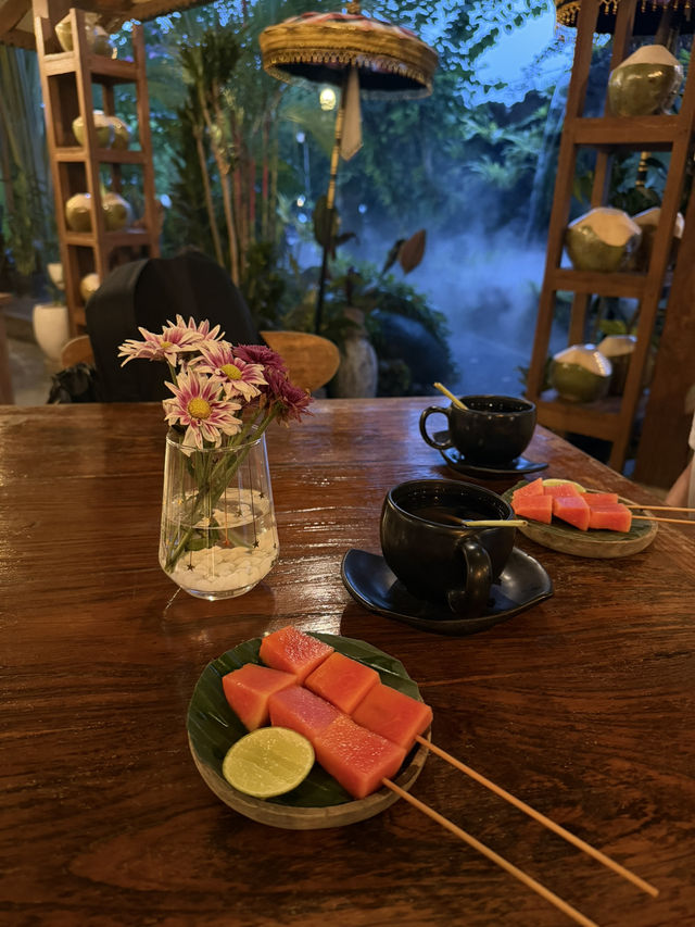在峇里島享受一場鮮花盛宴吧🌼🌺🌸🪻🌹🌷 在峇里島享受一場鮮花盛宴吧🌼🌺🌸🪻🌹🌷