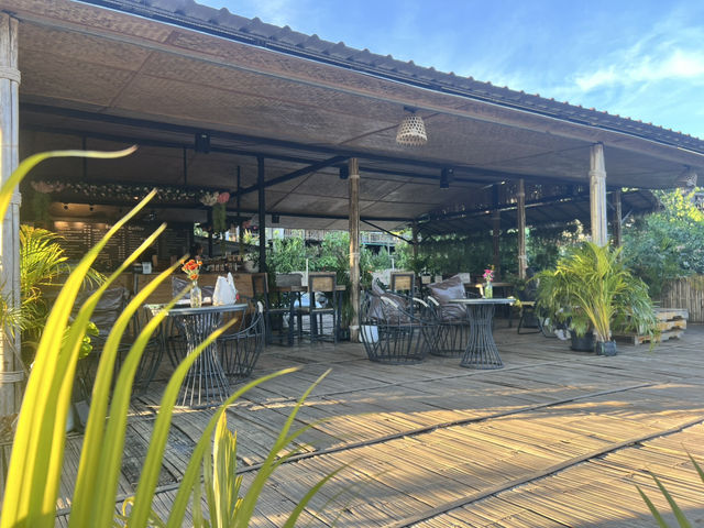 บ้านลีซู ดอยหลวงเชียงดาว — ที่พักบนเขาวิวหลักล้าน 