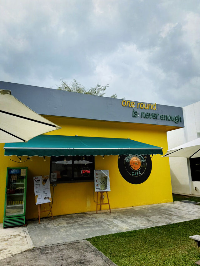 The Park’s Chill Spot!🌳 