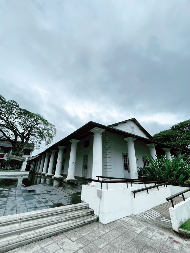 Old Courthouse Kuching – Heritage Landmark with Nearby India Street Old Courthouse Kuching – Heritage Landmark with Nearby India Street