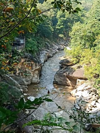 Kissing Cliff at Ob Luang National Park: A Stunning Natural Wonder