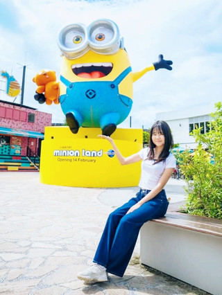 #localrules  

Ready for a mega day of adventure in Singapore? 🎢😍 Universal Studios Singapore at 8 Sentosa Gateway is THE spot for non-stop thrills and epic photos! From movie-themed rides to shows you’ll never forget, it’s a must for families, friends, and solo explorers alike.

Top Spot to Visit: Universal Studios Singapore  
Located right in Resorts World Sentosa, Universal Studios Singapore is bursting with iconic attractions. Start early—the park opens at 10:00, with closing times that vary (sometimes 18:00, mostly 20:00, even as late as 21:00 in December). Check the park’s daily schedule so you can maximize your ride time!

Must-rides:  
· Battlestar Galactica: Human vs. Cylon (world’s tallest dueling coasters!)  
· Transformers The Ride (the ultimate 4D battle)  
· Jurassic Park Rapids Adventure (prepare to get wet!)  
Pro tip: Hit the popular rides first in the morning before the lines get crazy. If you go on a weekday, it’s way less crowded.

Food fix:  
Lots of options inside, but Malaysian Food Street right nearby feels like a real hawker experience. Don’t miss the chicken rice!

Getting there:  
The Sentosa Express monorail from VivoCity (HarbourFront MRT) is the smoothest way in. Buses and taxis also work, but the monorail drops you a quick walk from the park entrance.

Essential tips:  
· Download the park map and showtimes on your phone.  
· Bring sunscreen—lots of outdoor sections!  
· Lockers are handy for your stuff when riding coasters.  
· Check ticket deals in advance on trip.com (prices from S$304.00).

#singaporeadventures  #sentosafun  #ussexperience 