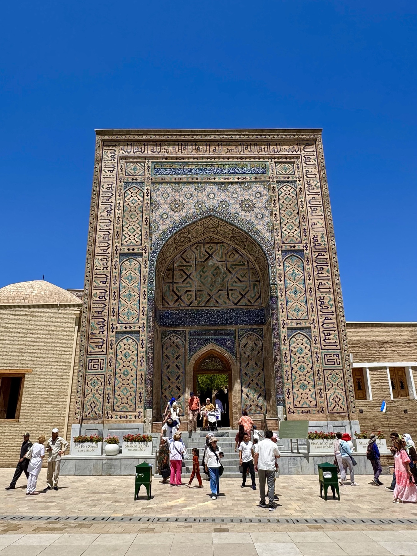 I Came for the Turquoise Tiles… Then This Unexpected Moment Made Shah-i-Zinda Unforgettable