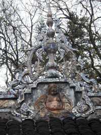 Emei Mountain - Elephants and Bodhisattvas abound on Ermei Shan.