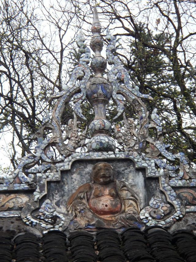 Emei Mountain - Elephants and Bodhisattvas abound on Ermei Shan.