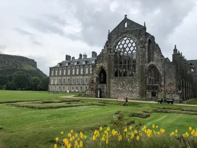 Edinburgh: Timeless Charms 🏰🌿
