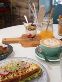Madrid | The cosy coffee shop with brunch set 