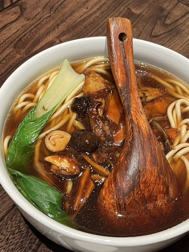Hangzhou | Tasty vegetarian restaurant near Lei Feng Tower