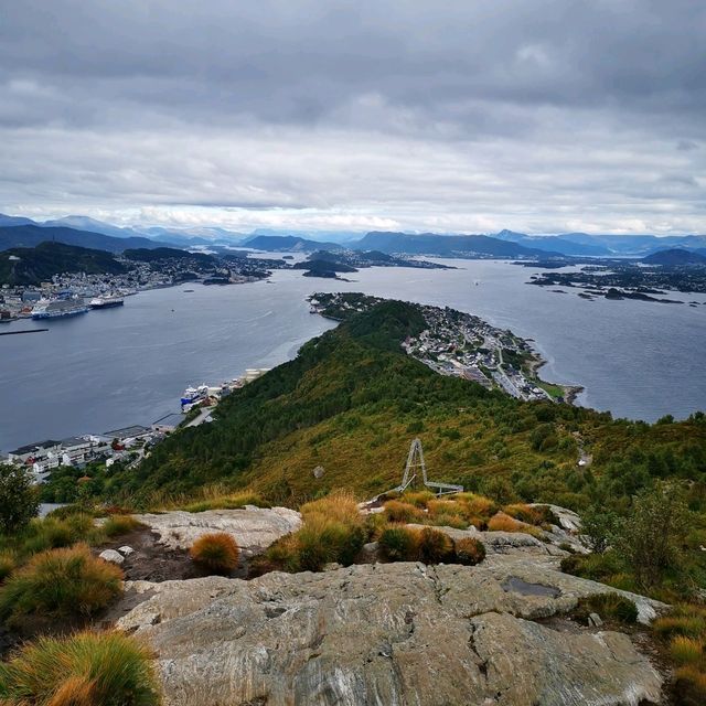 Midnight Sun and Coastal Magic: Ålesund Adventures