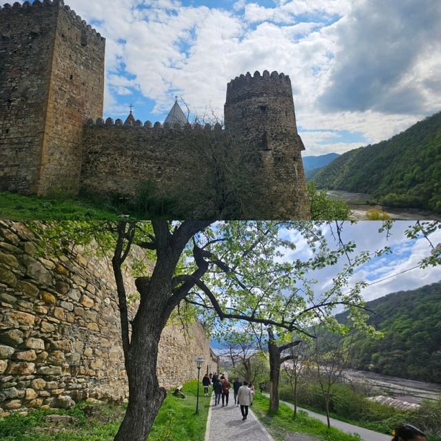 Ananuri & the Azure Reservoir 🏰🏞
