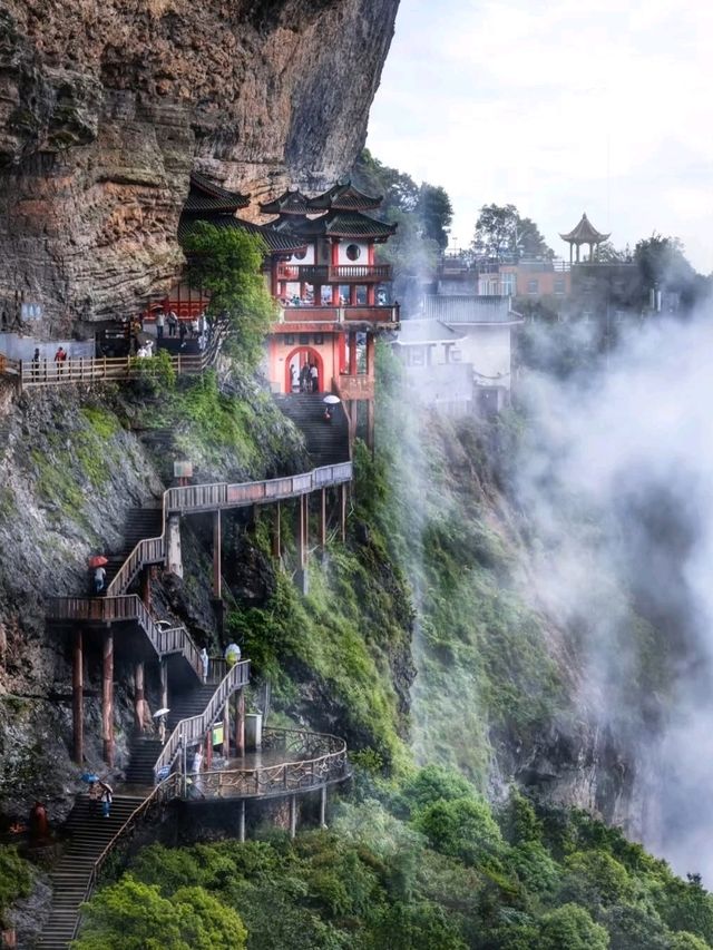 🏯 Lingtong Temple – A Serene Buddhist Haven in Zhangzhou