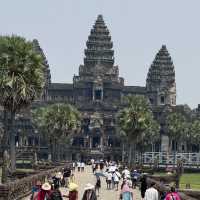 Cambodia: Where Time Stands Still Between Temple Ruins and Turquoise Waters