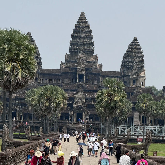 Cambodia: Where Time Stands Still Between Temple Ruins and Turquoise Waters