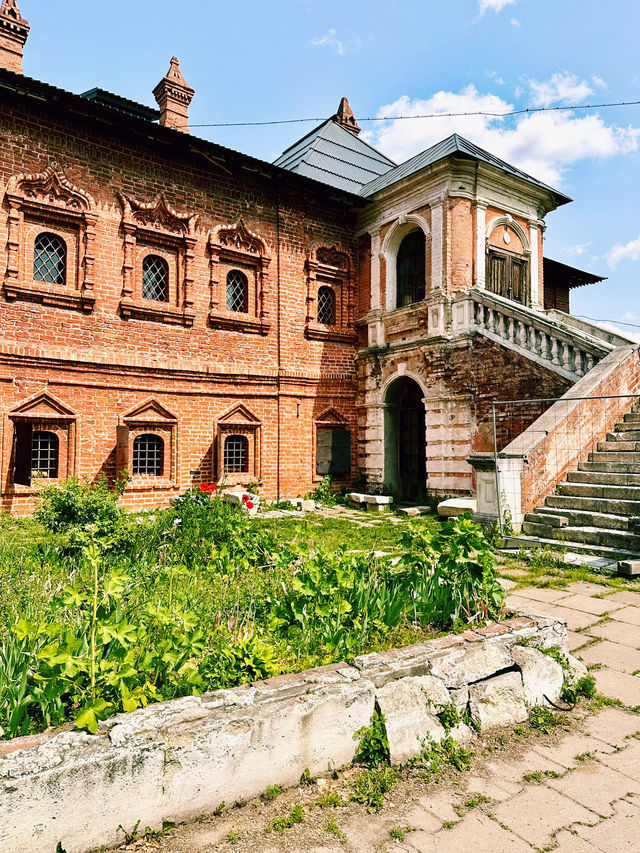 Escape the crowds: discover Moscow’s Krutitskoye Podvorye