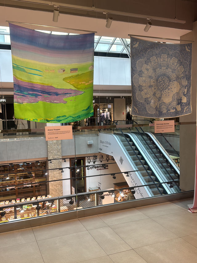 Silky painting in Neglinnaya gallery 